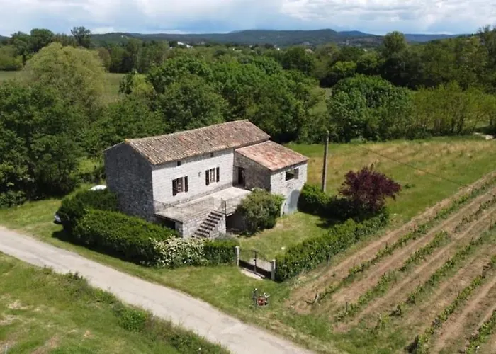 Maison De Campagne Au Bord De L\'Eau