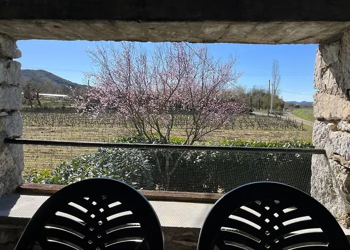 Maison De Campagne Au Bord De L\'Eau